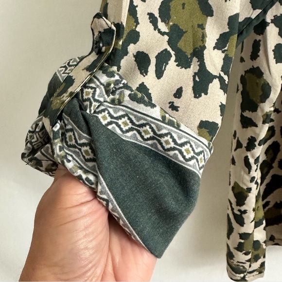 Tolani Collection Button Blouse Tab Sleeves Forest Green & Taupe Animal … - Picture 4 of 6